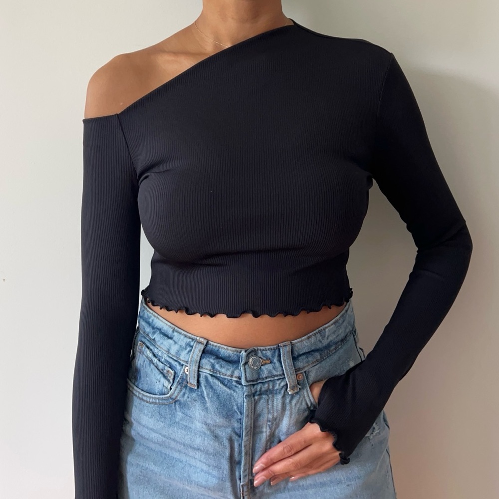 NYLORA Black Asymmetrical Long Sleeve crop top